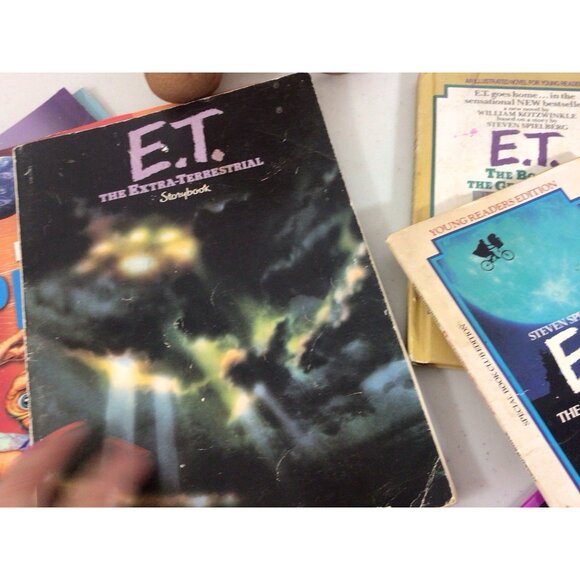 Vintage E.T. The Extra-Terrestrial Plush Books & New Game - Picture 8 of 12